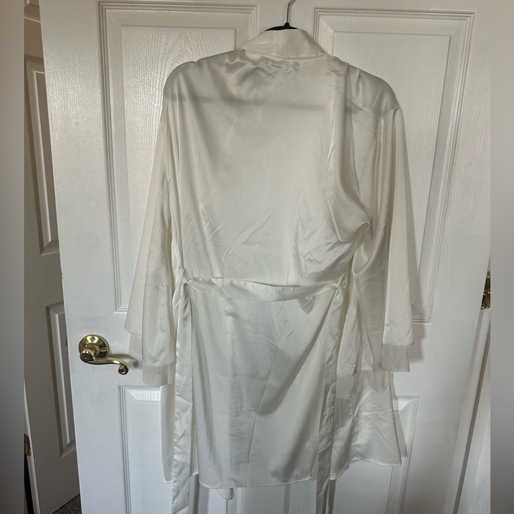 Tulip Short Robe - Picture 3 of 4